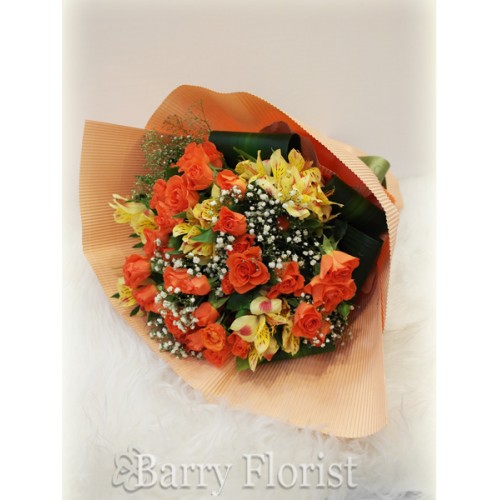 BOU 0057 橙色小玫瑰 + 小百合 + 滿天星 + 季節性襯花